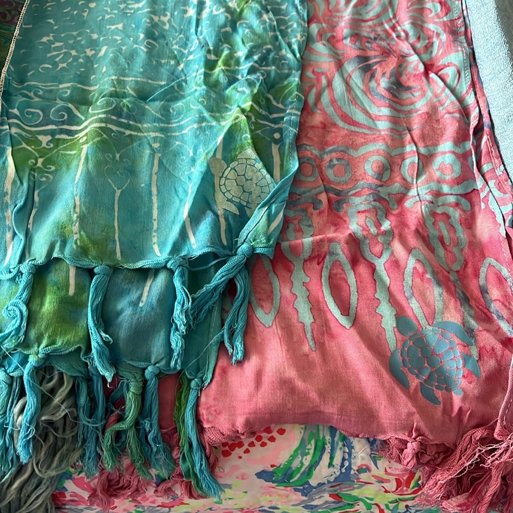 Scarves/Wraps - Picture 4 of 5